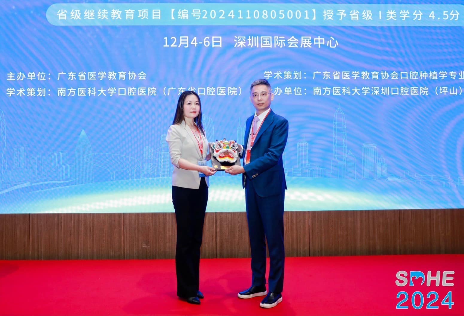 院長沈育群醫師應邀至台粵港澳口腔種植論壇發表數位植牙專場演講